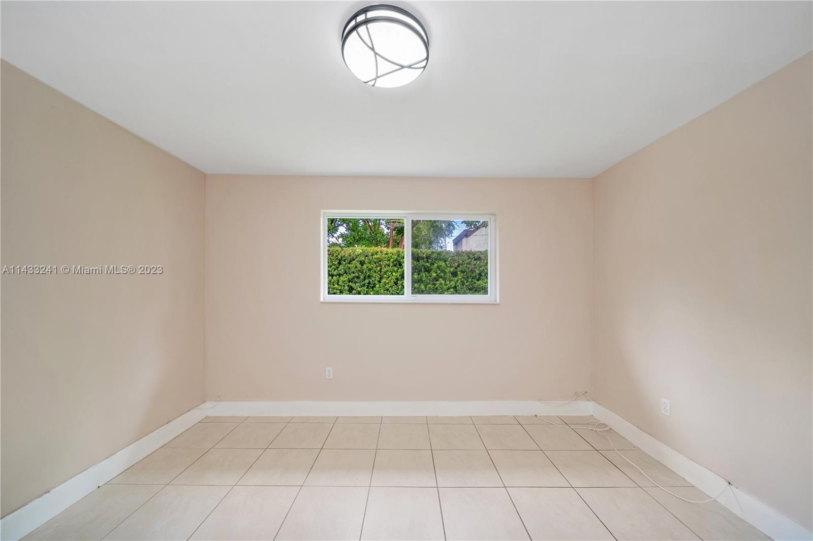 592 NE 150th St Unit: 1