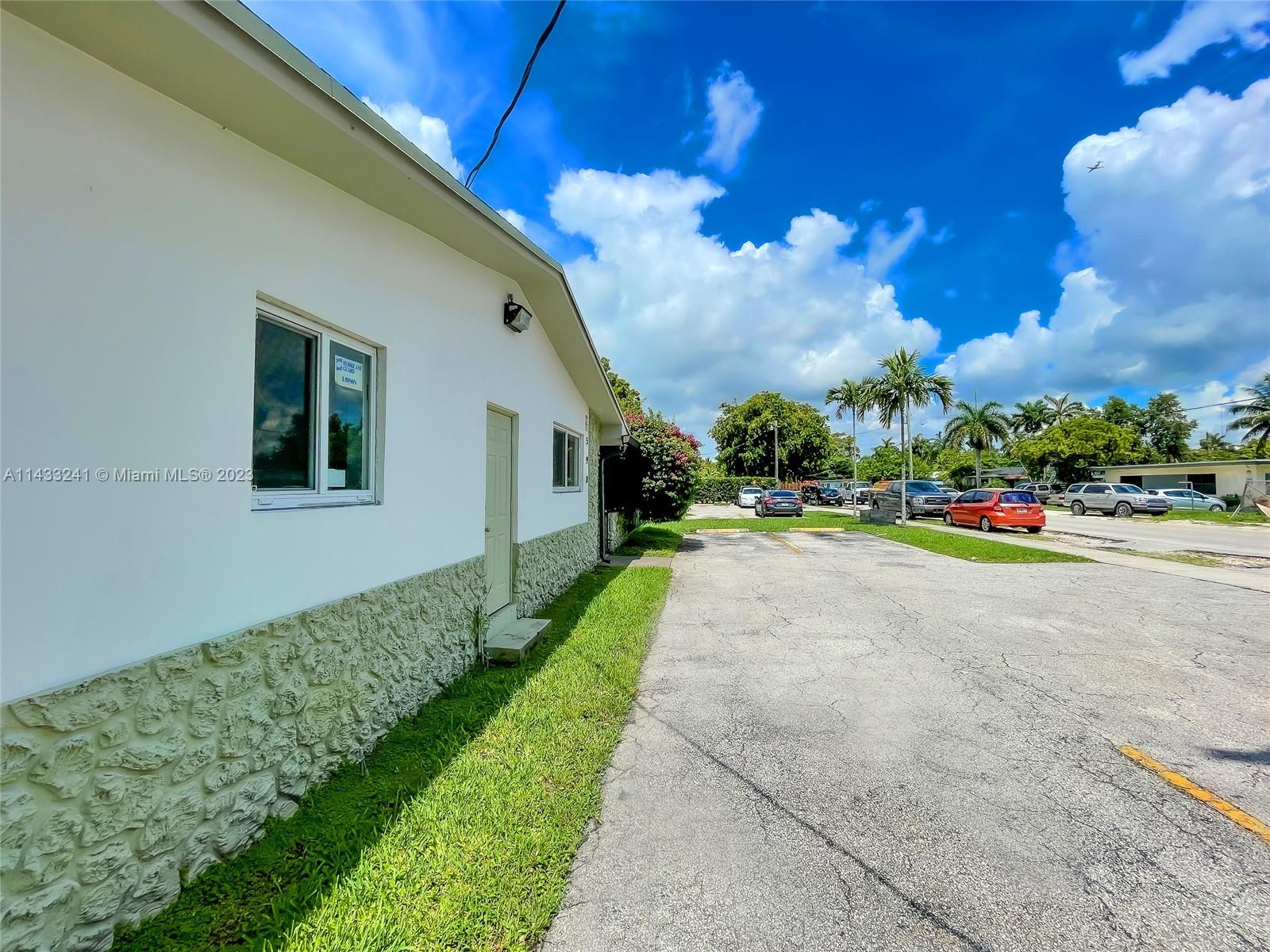 592 NE 150th St Unit: 1