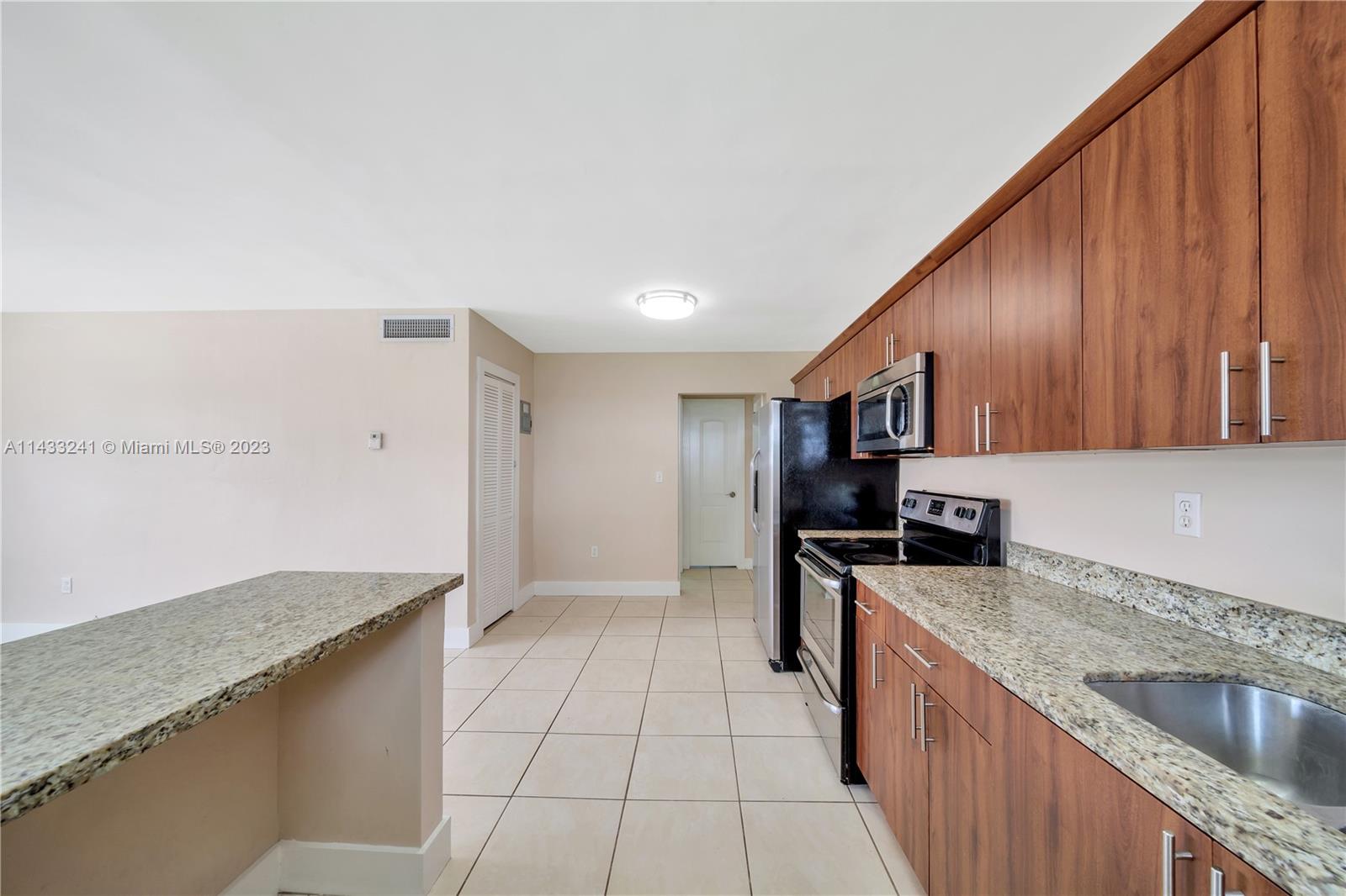 592 NE 150th St Unit: 1