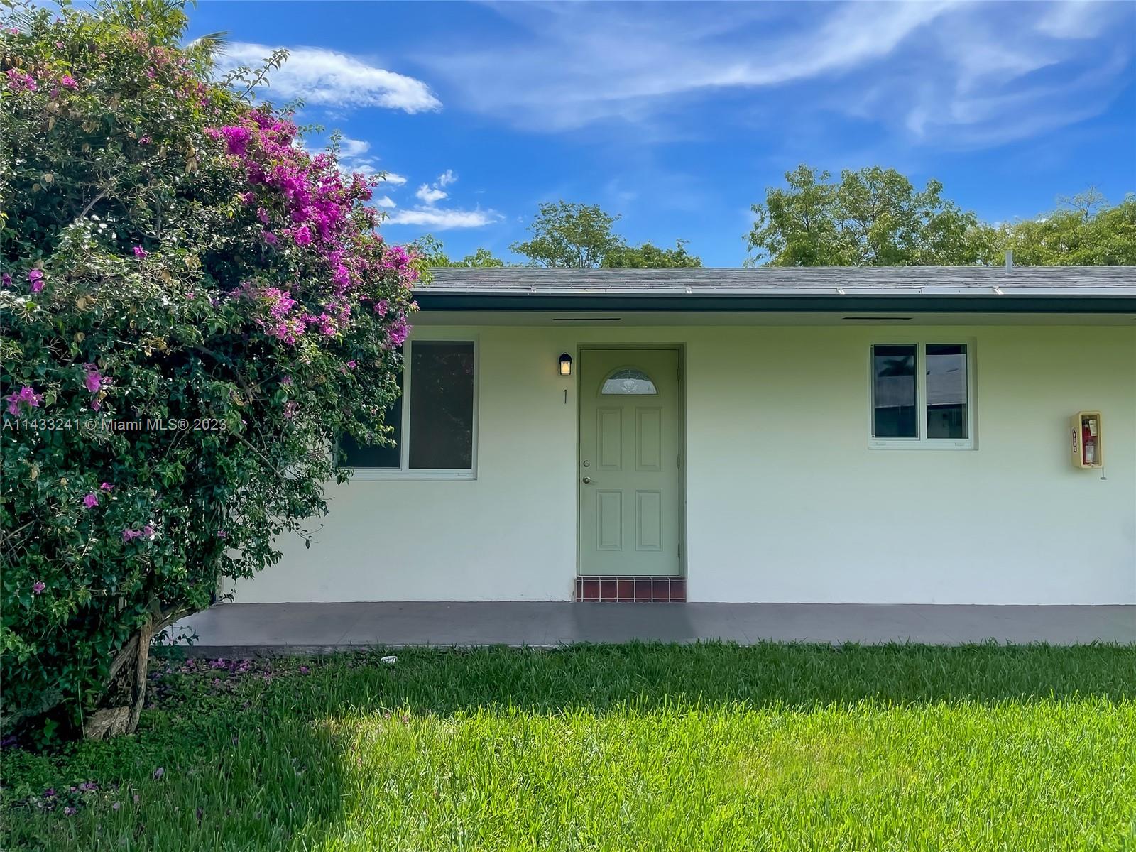 592 NE 150th St Unit: 1