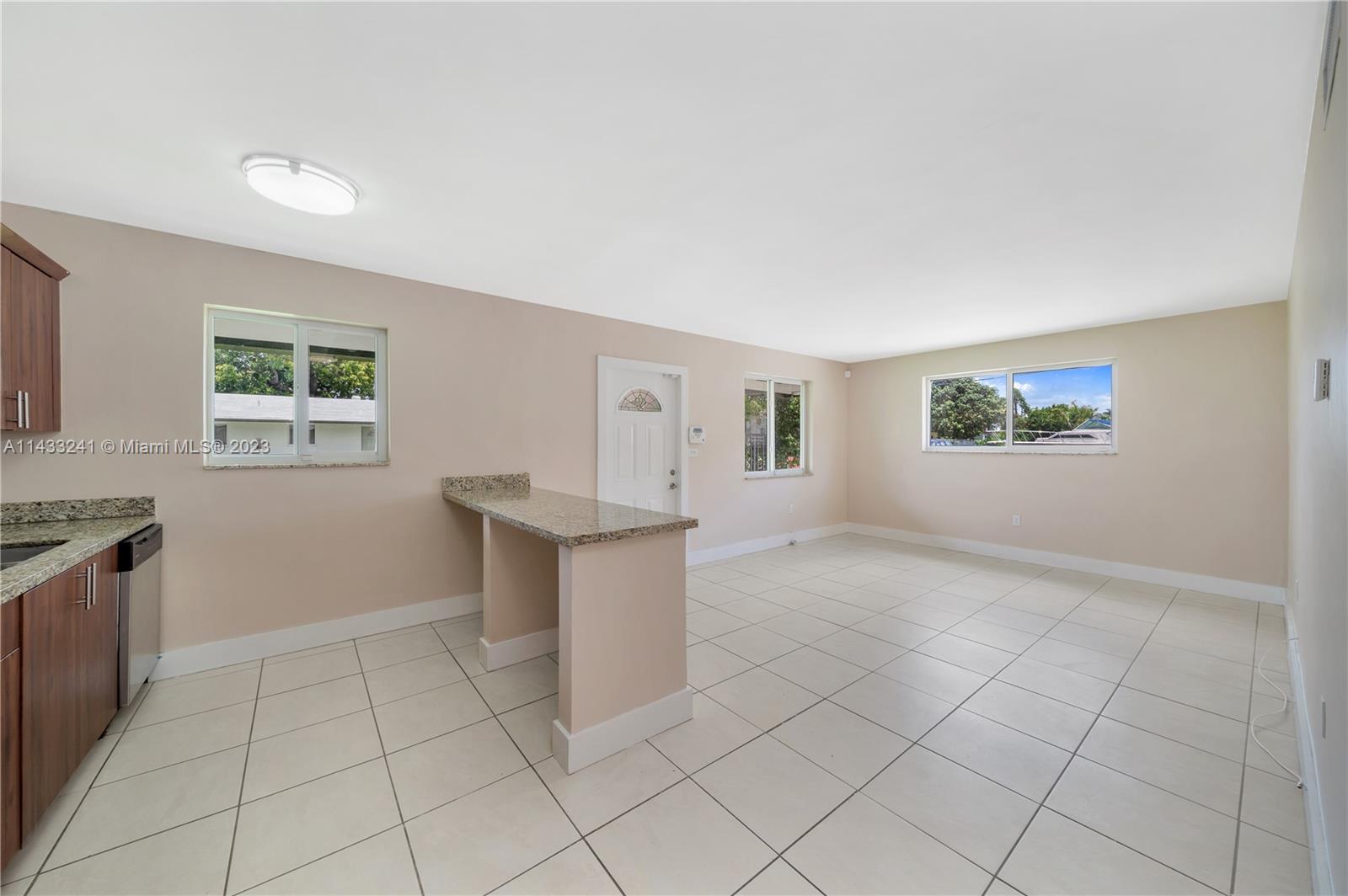 592 NE 150th St Unit: 1