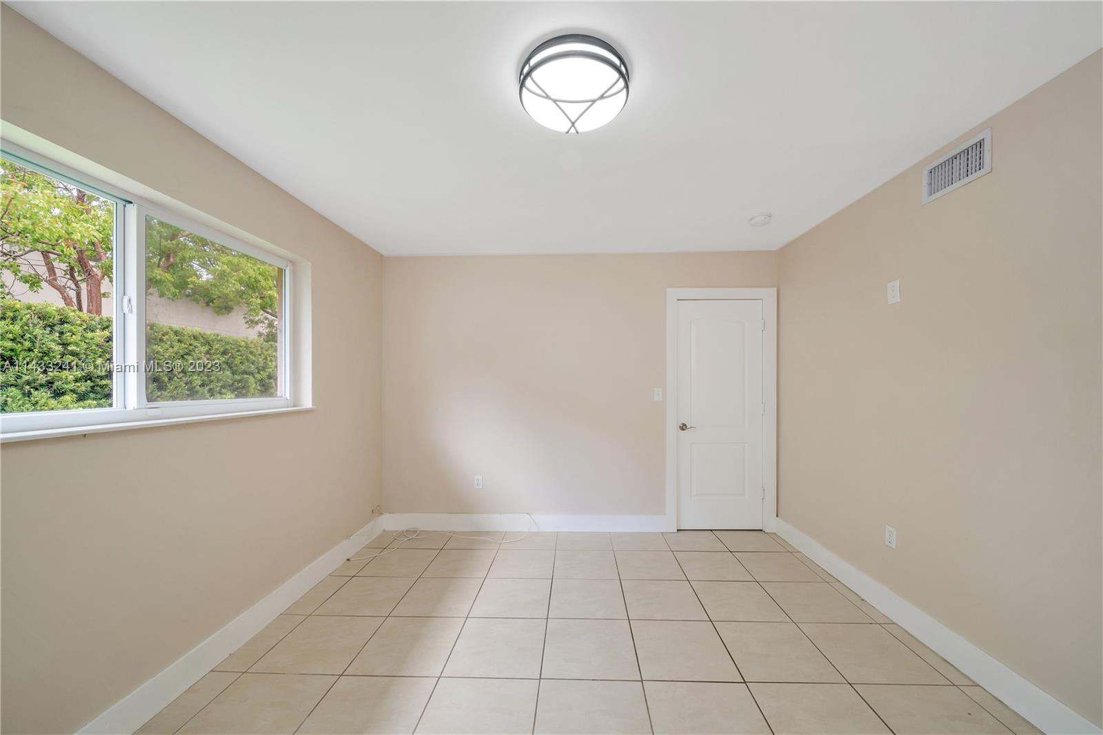 592 NE 150th St Unit: 1