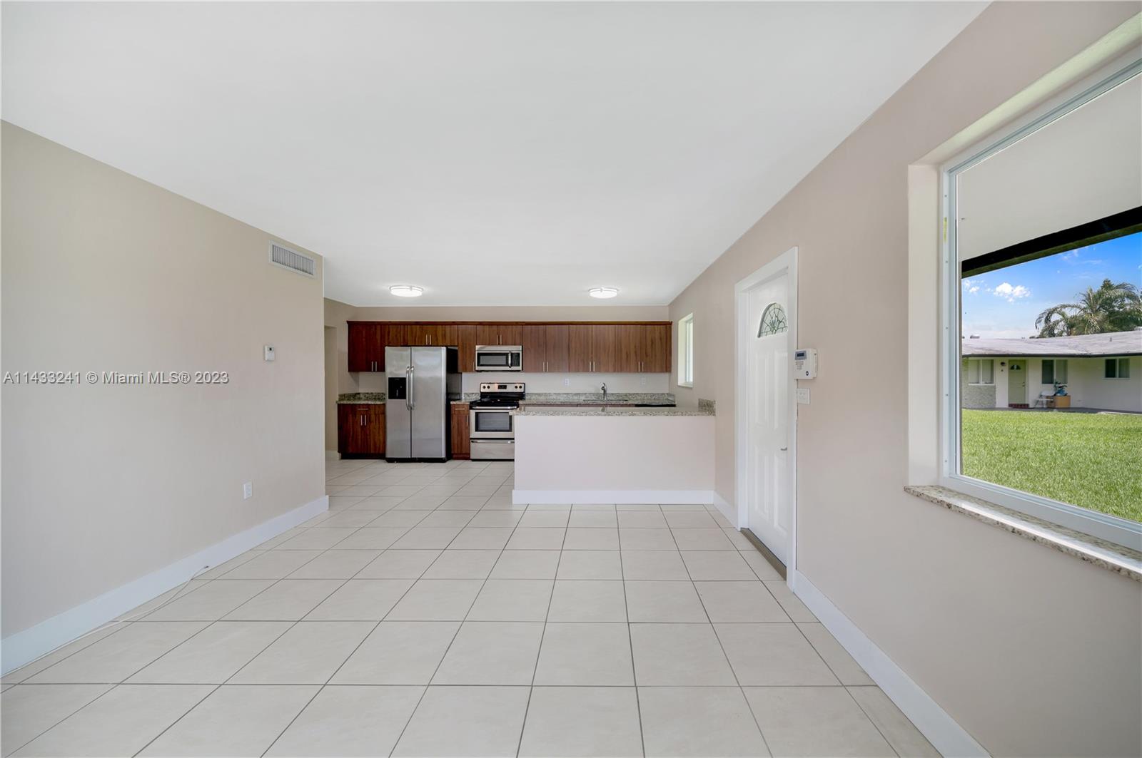 592 NE 150th St Unit: 1