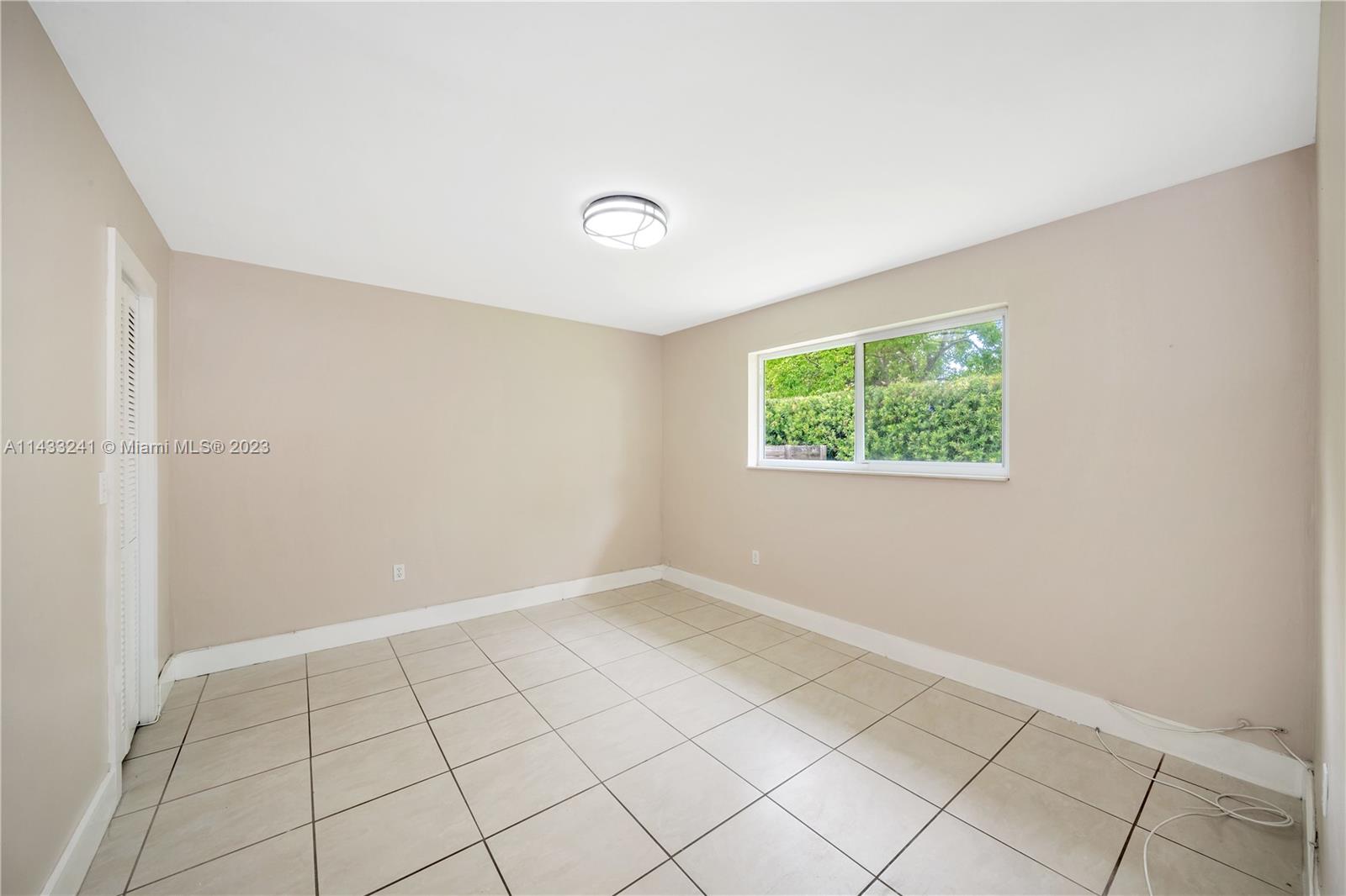 592 NE 150th St Unit: 1