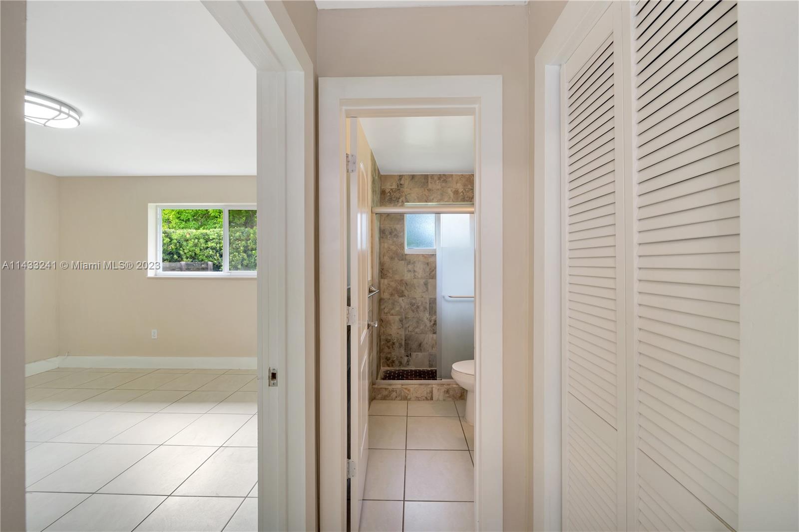 592 NE 150th St Unit: 1