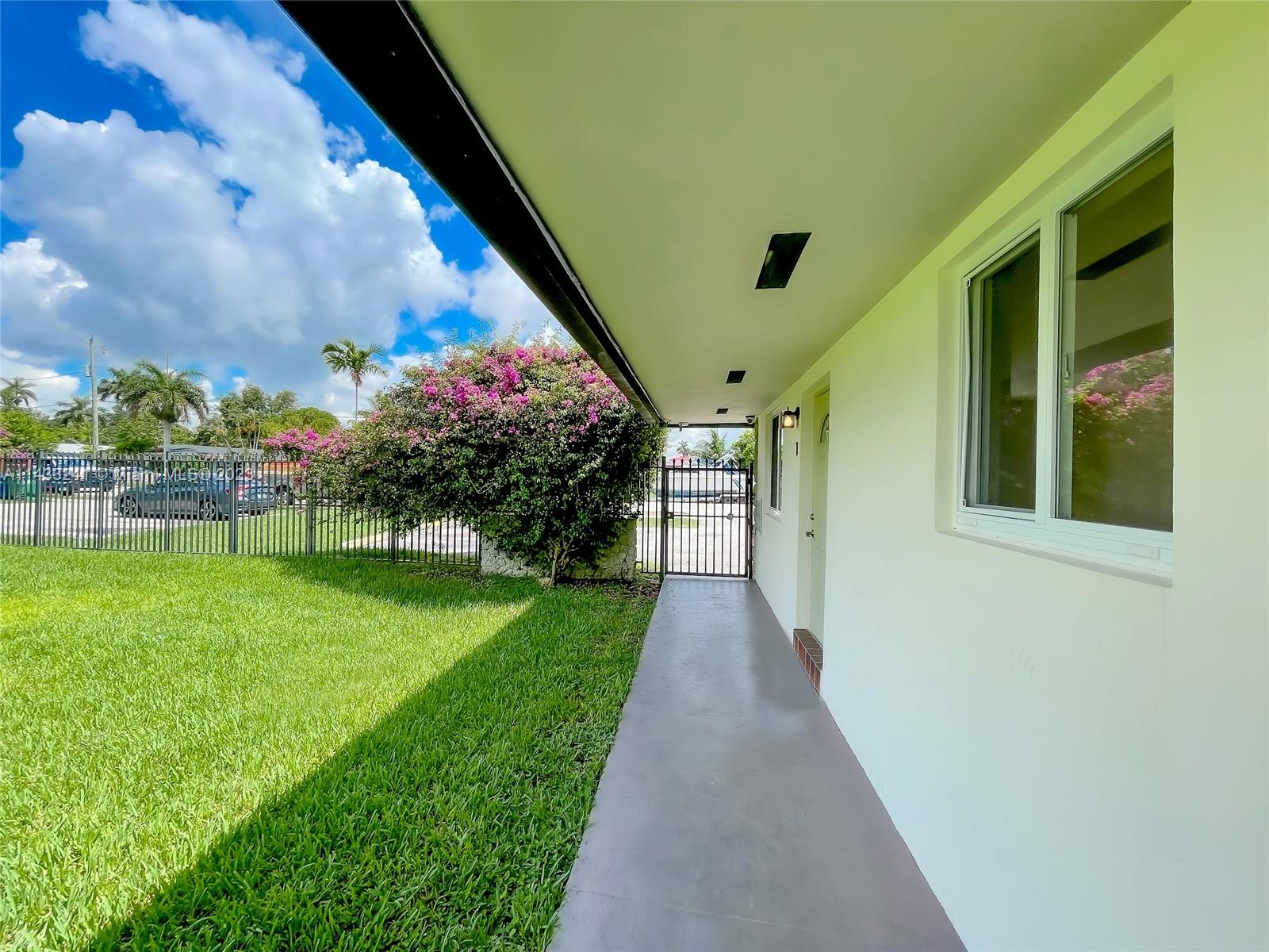 592 NE 150th St Unit: 1