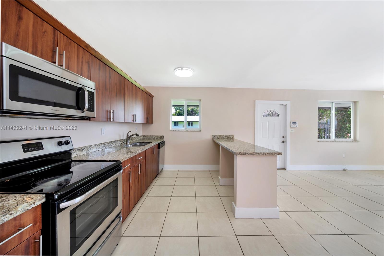 592 NE 150th St Unit: 1