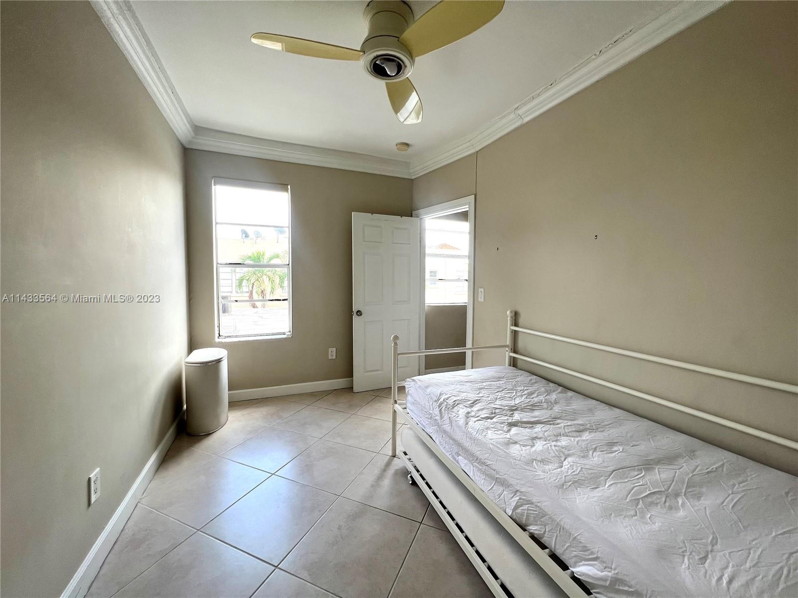 1559 Michigan Ave # 303