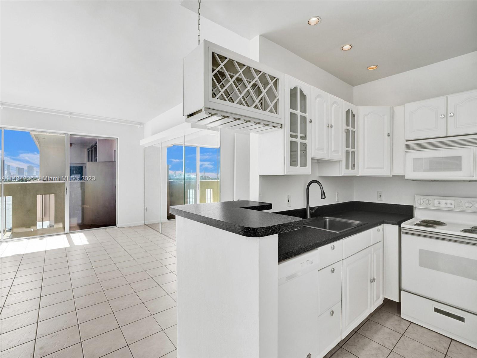 800 West Ave Unit: PH33