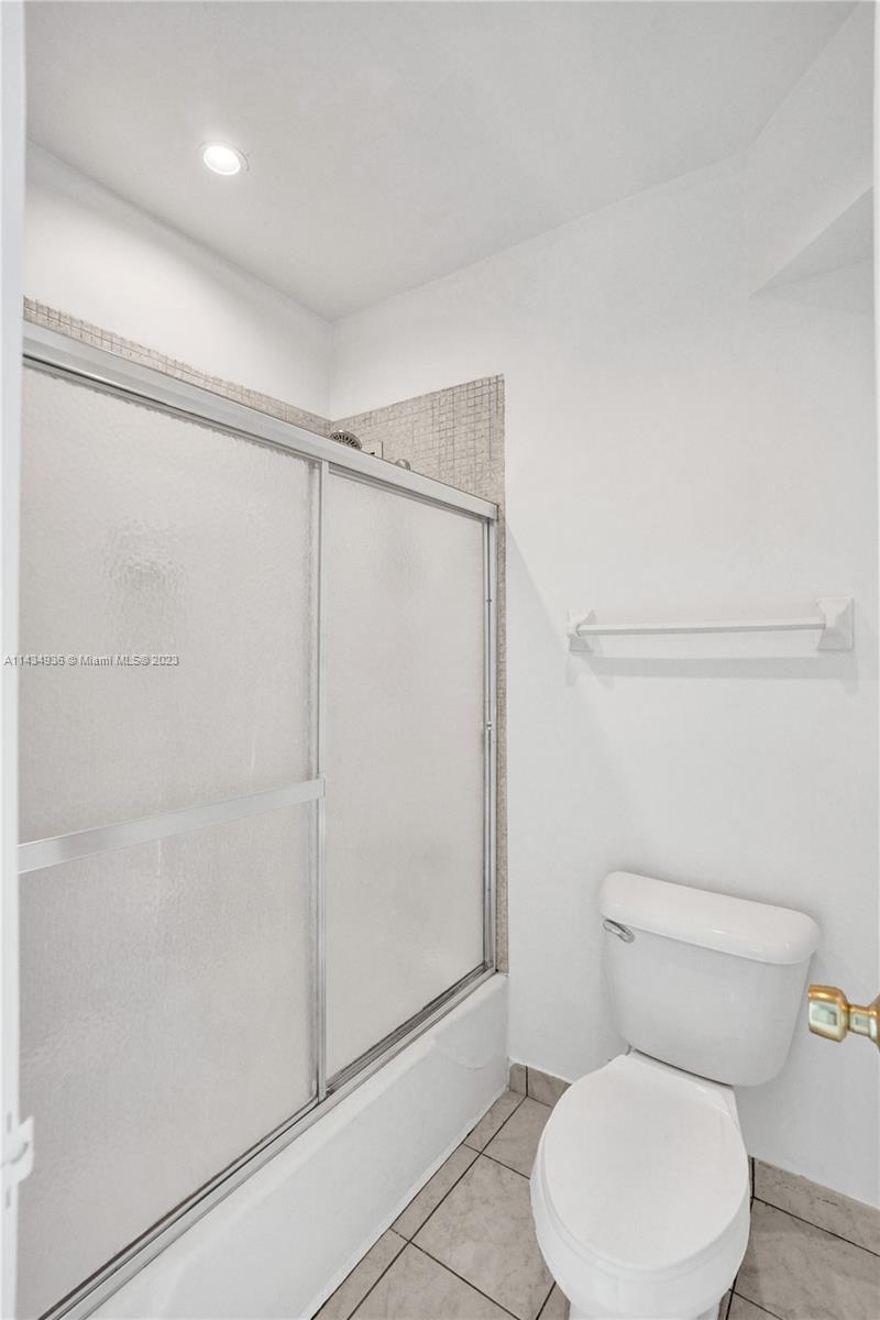 800 West Ave Unit: PH33