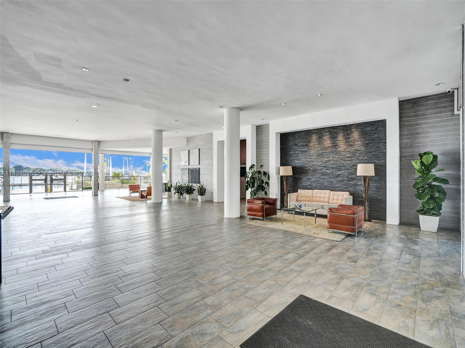 800 West Ave Unit: PH33