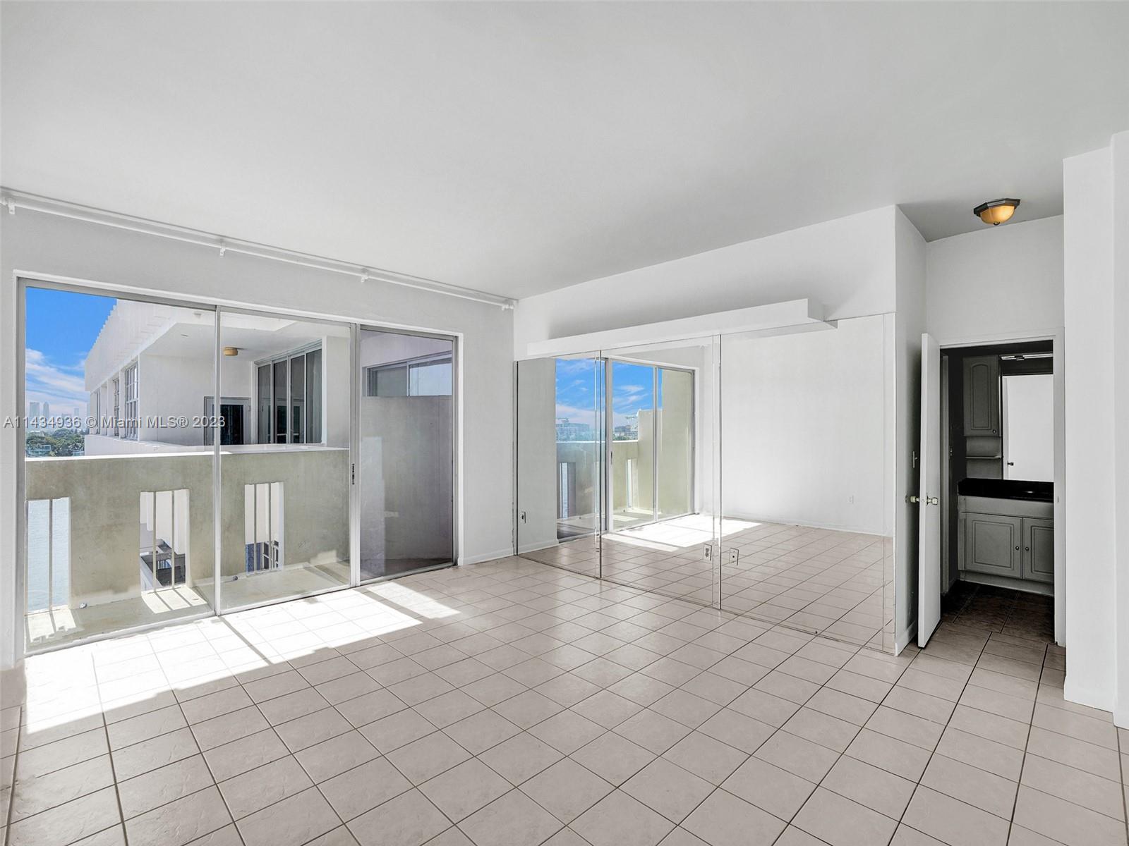 800 West Ave Unit: PH33