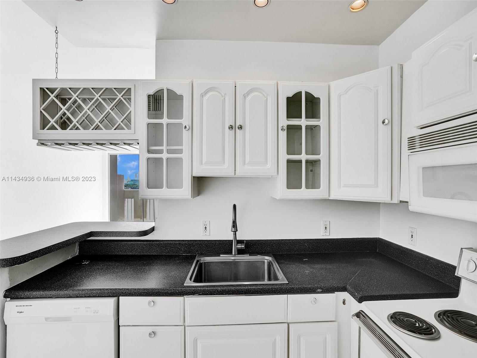 800 West Ave Unit: PH33