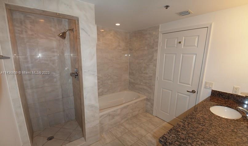 6362 Collins Ave Unit: 610