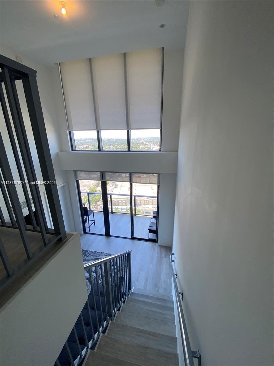 121 NE 34th St Unit: PH3212