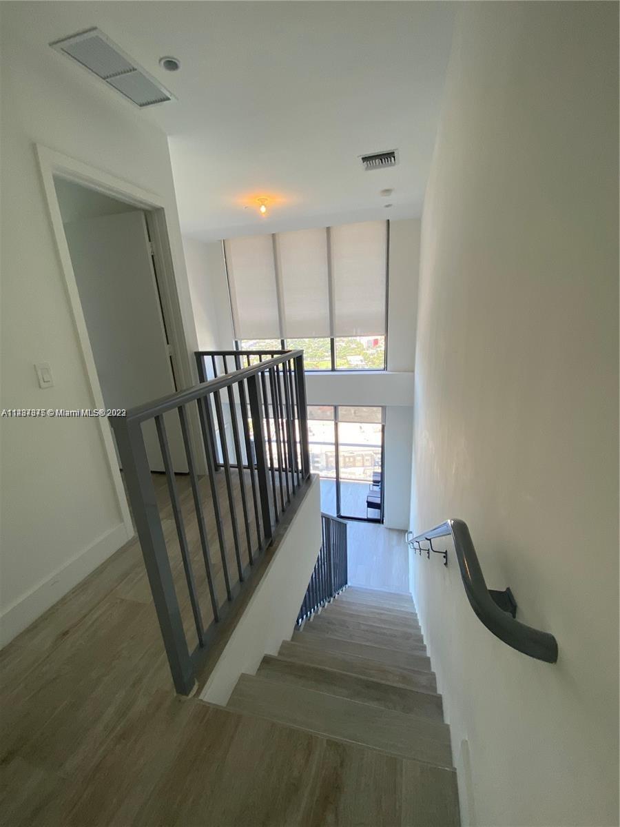 121 NE 34th St Unit: PH3212