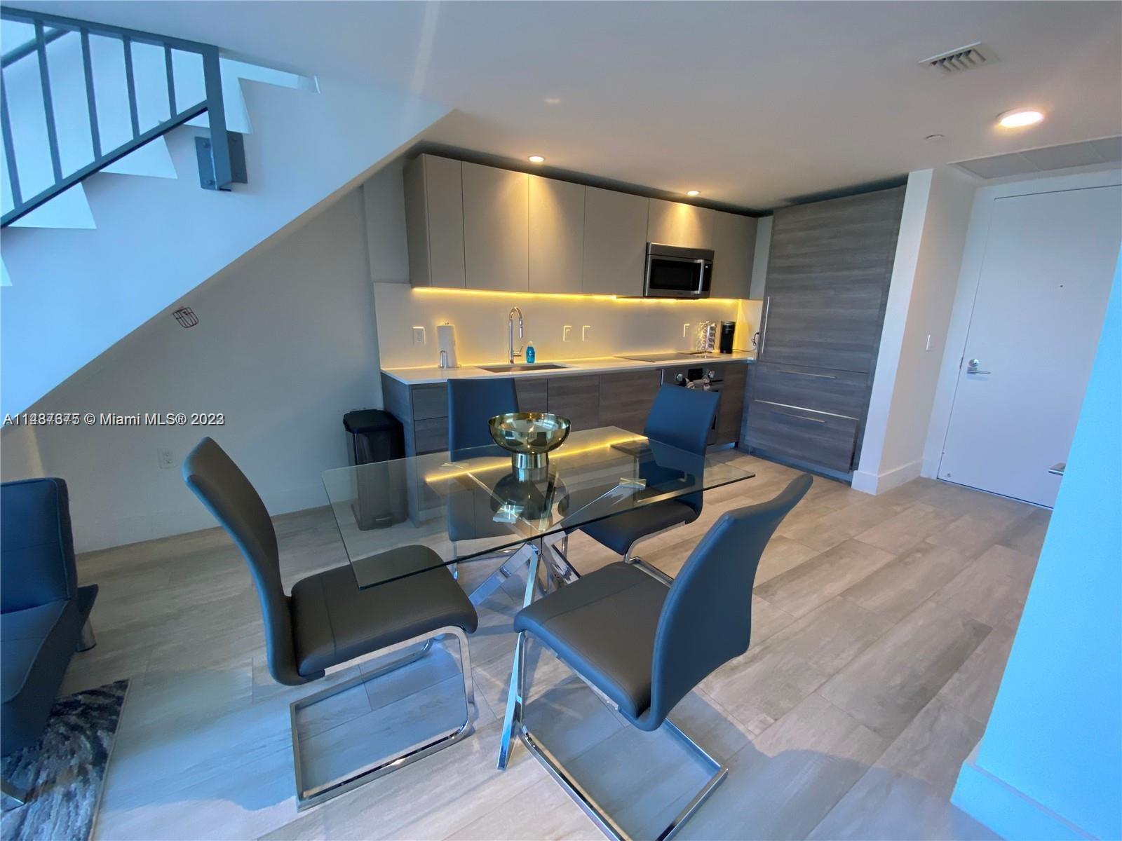 121 NE 34th St Unit: PH3212