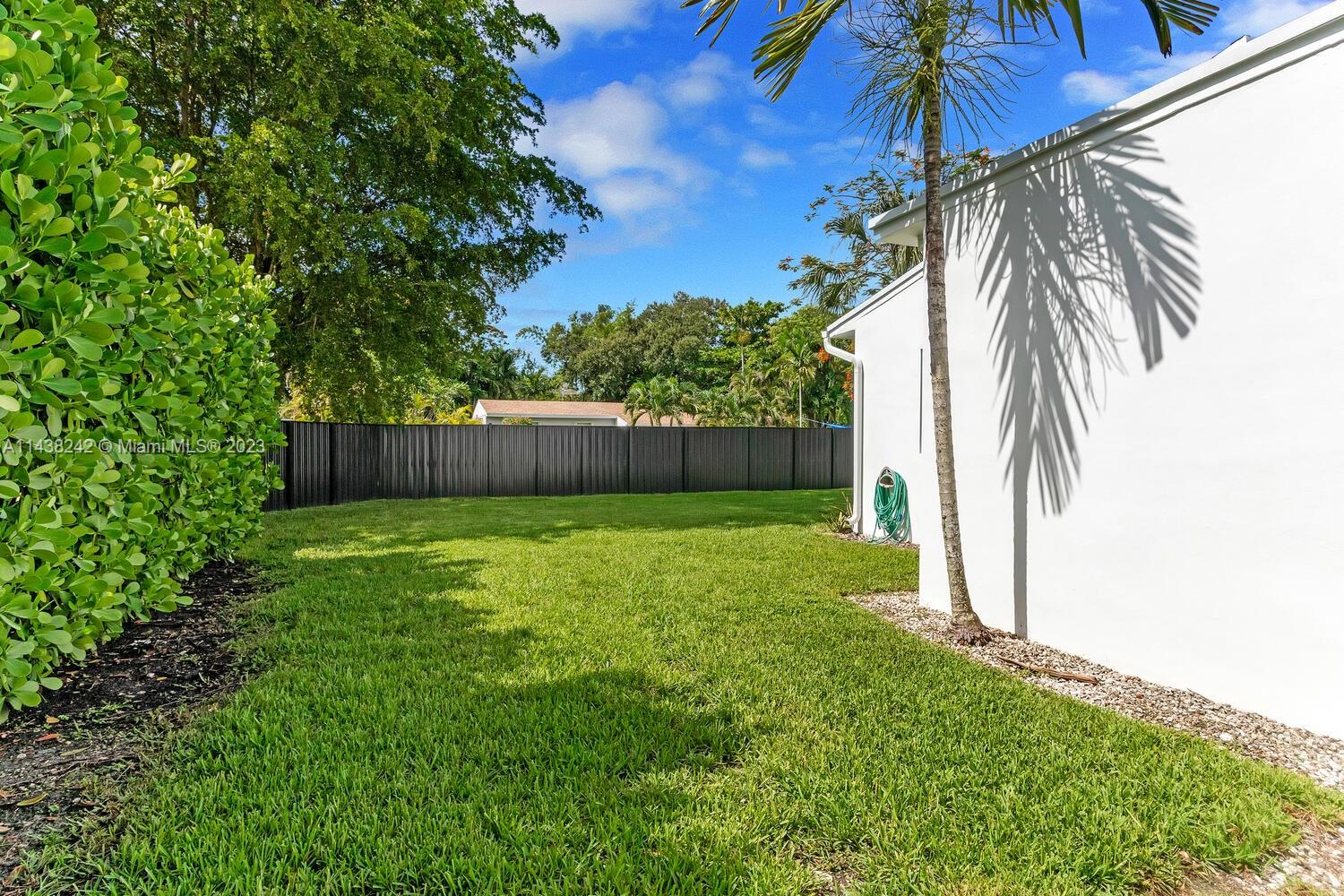 5895 SW 50th Ter