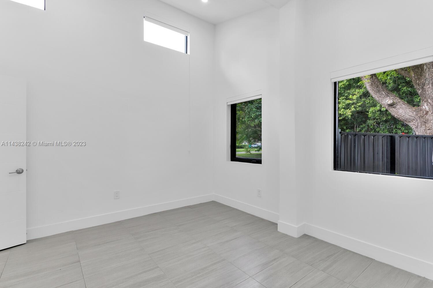5895 SW 50th Ter