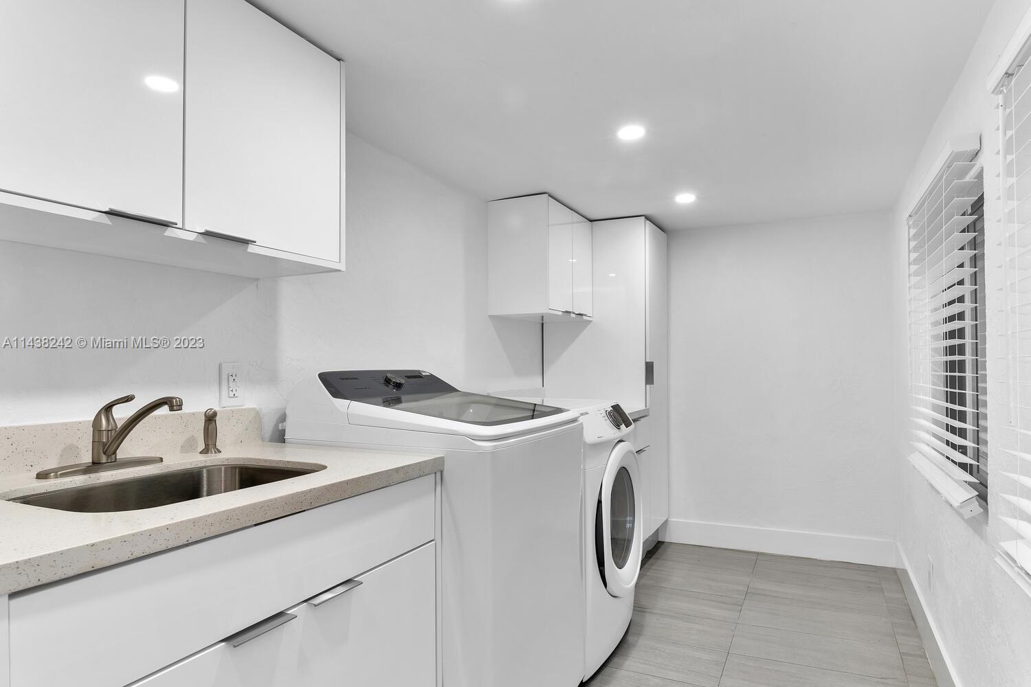 5895 SW 50th Ter