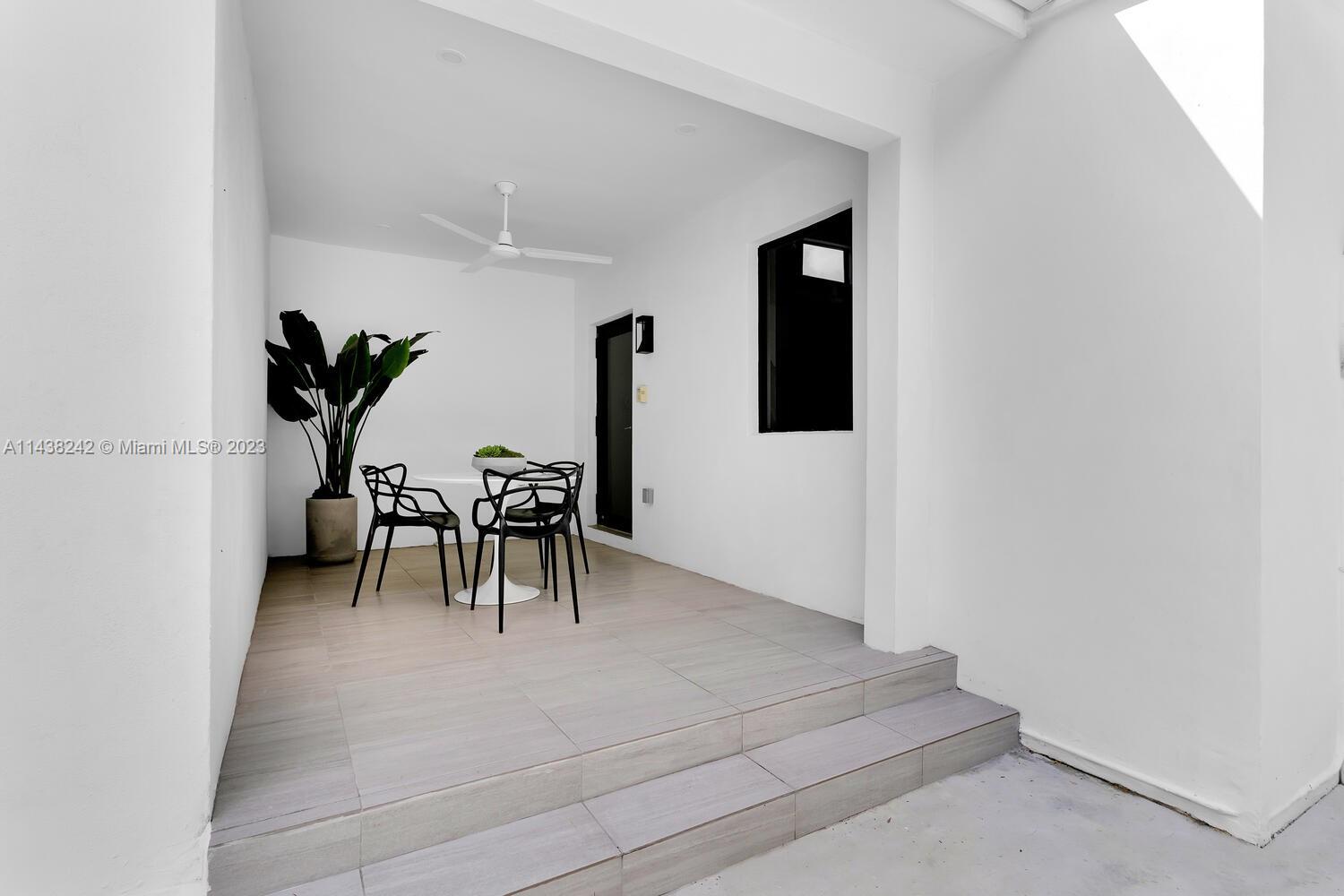 5895 SW 50th Ter