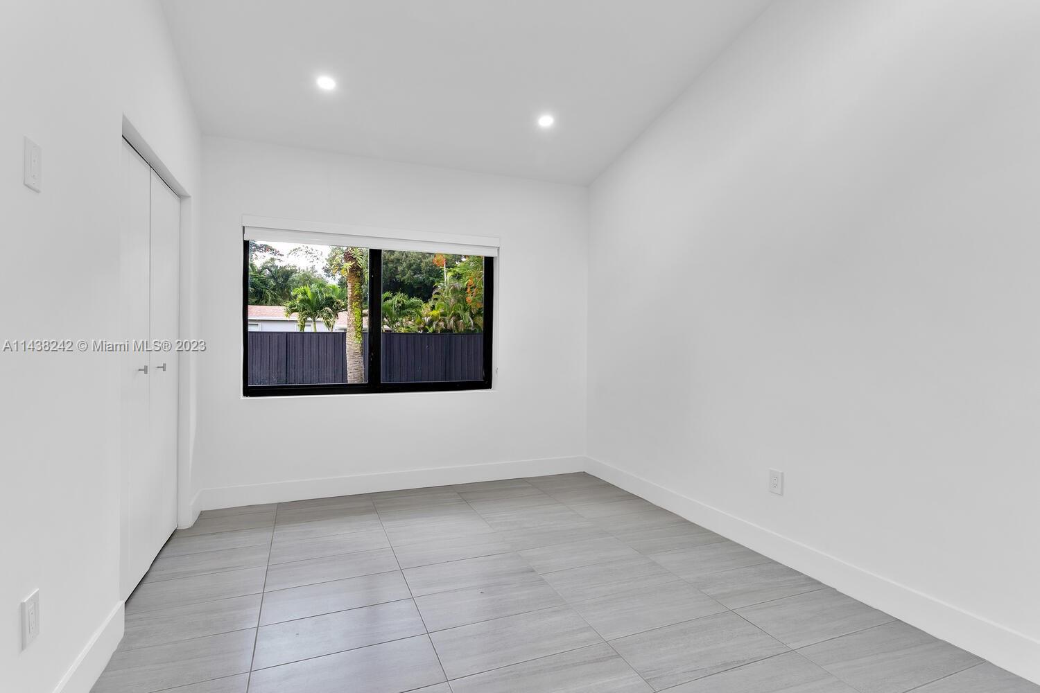5895 SW 50th Ter