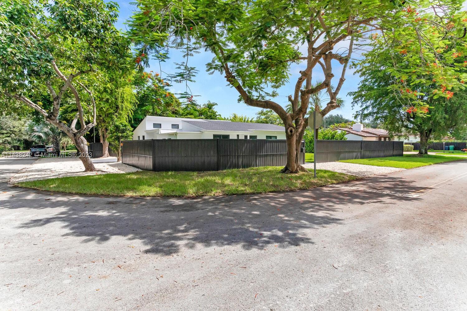 5895 SW 50th Ter