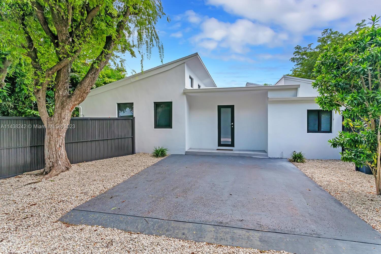 5895 SW 50th Ter