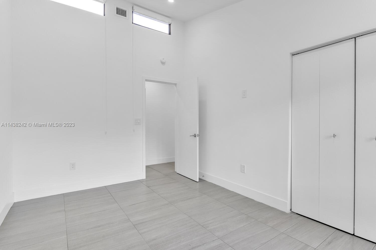 5895 SW 50th Ter