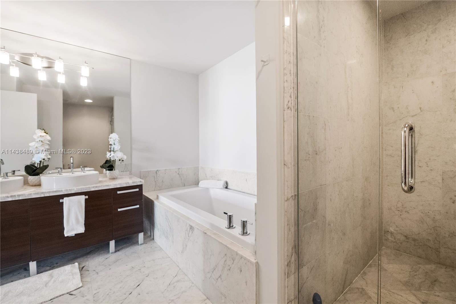 244 Biscayne Blvd # 4704