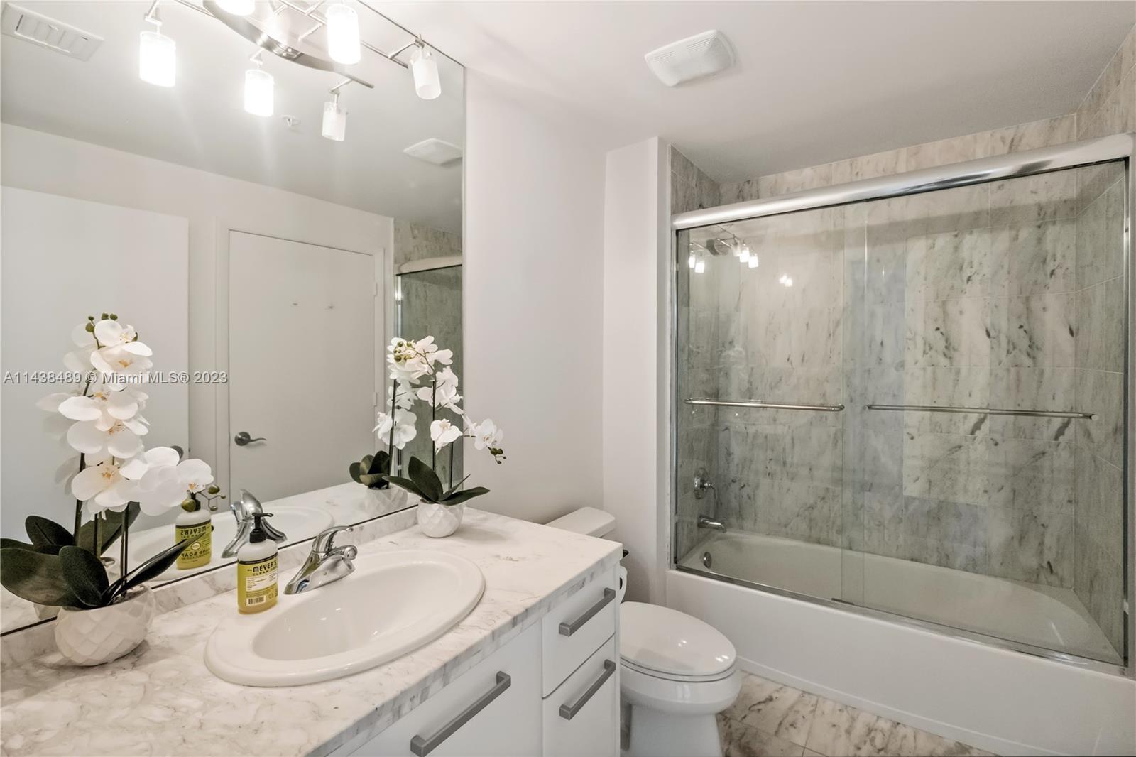 244 Biscayne Blvd # 4704