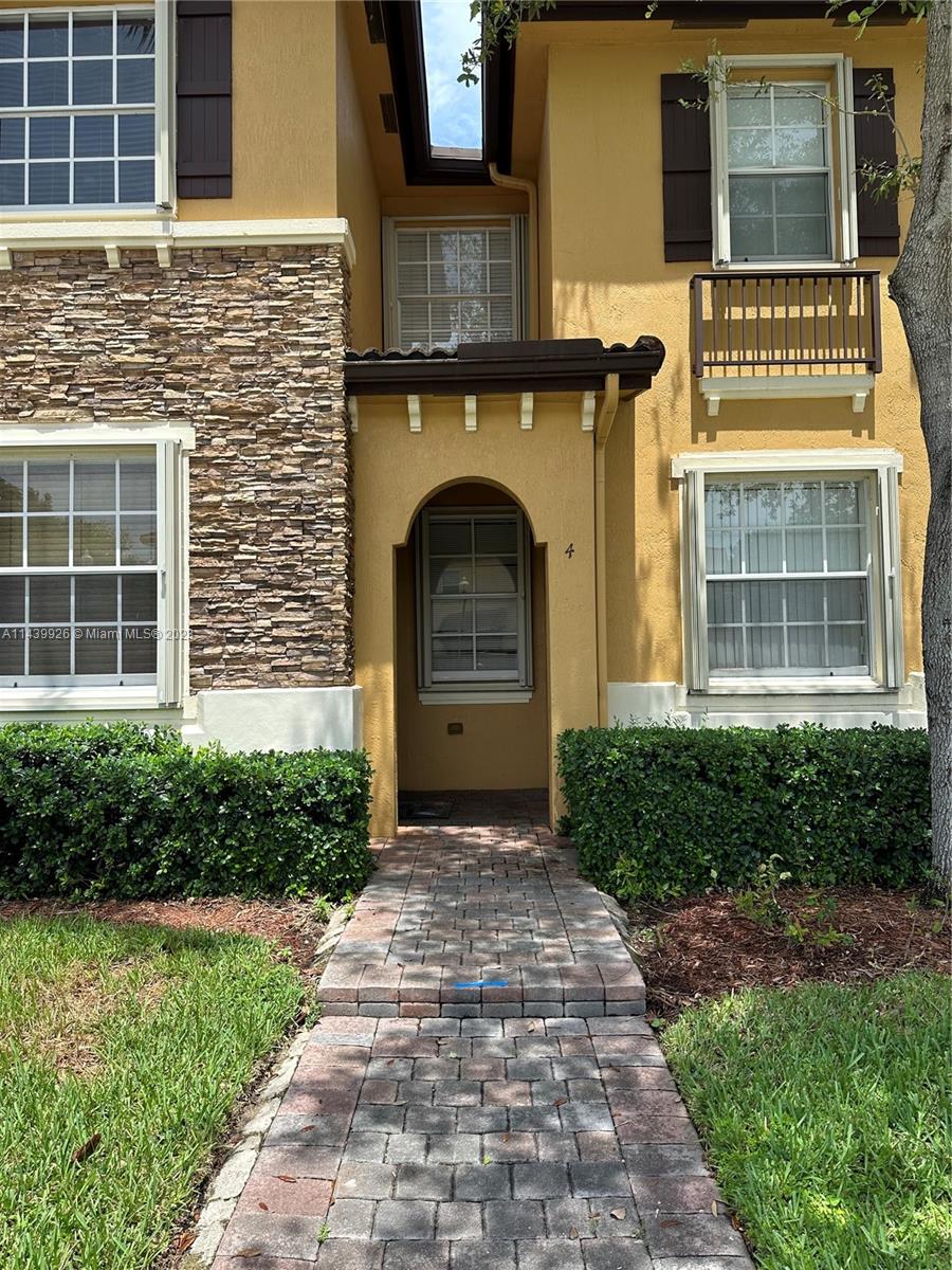 9155 SW 227th St # 4