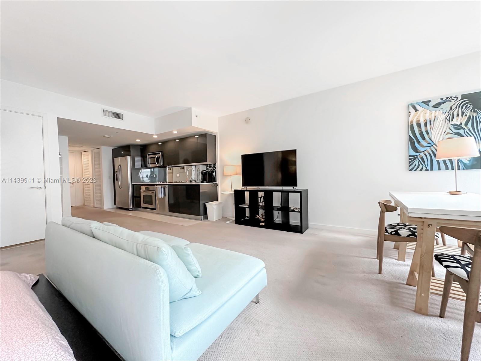 31 SE 6th St # 703