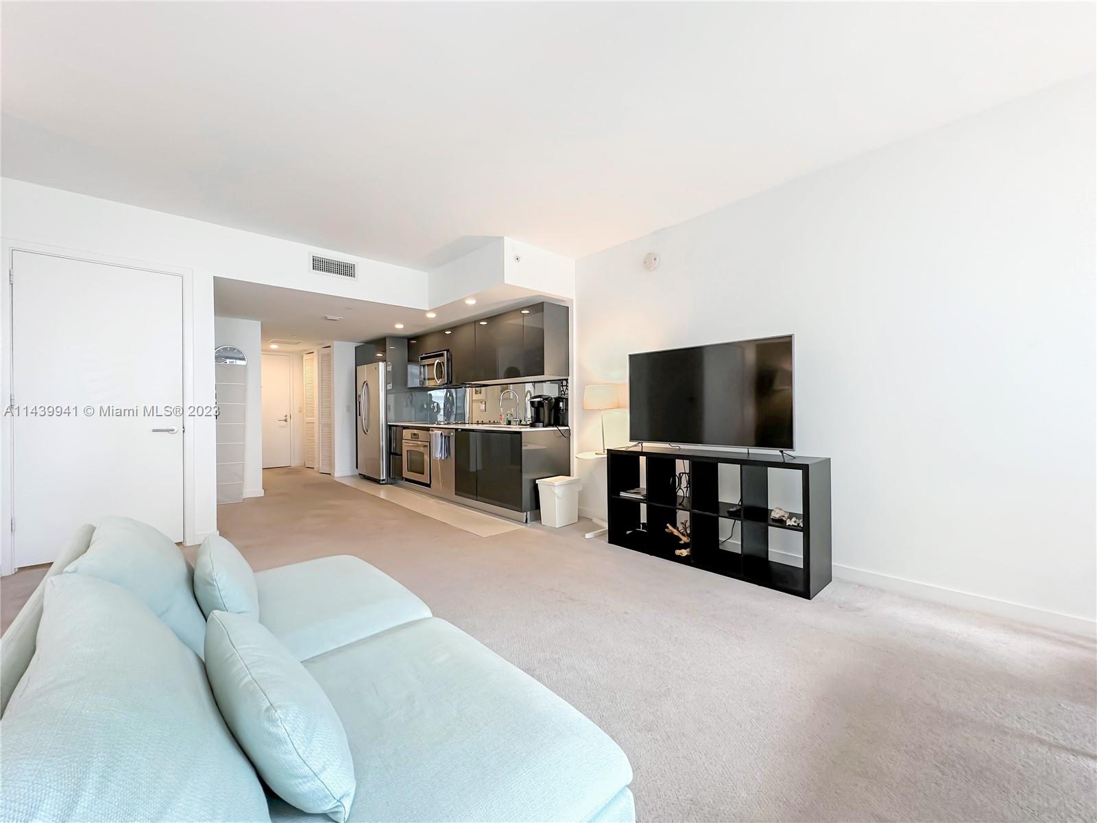 31 SE 6th St # 703
