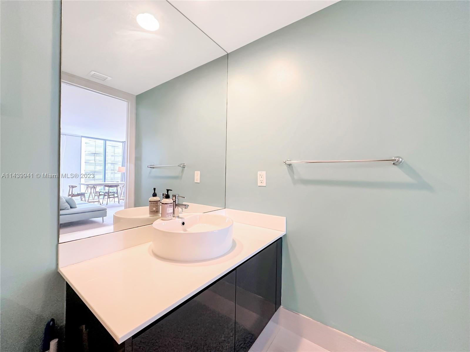 31 SE 6th St # 703