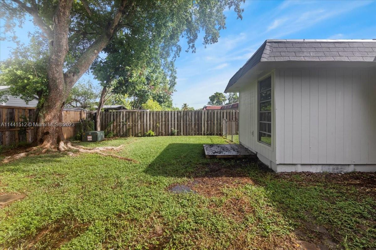 7801 NW 70th Ave