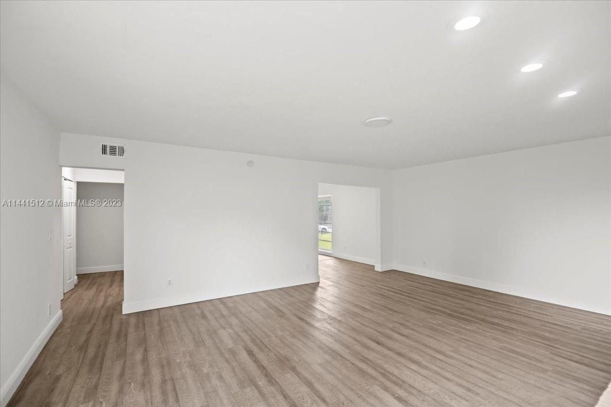 7801 NW 70th Ave