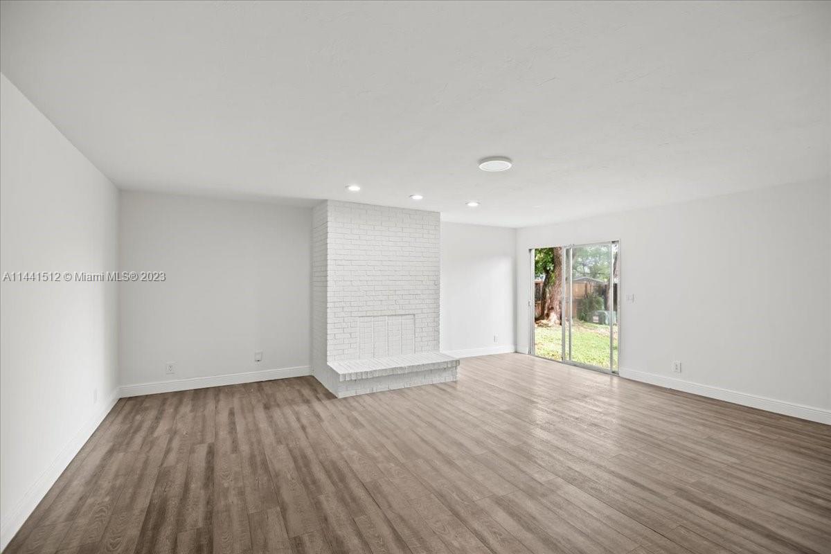 7801 NW 70th Ave