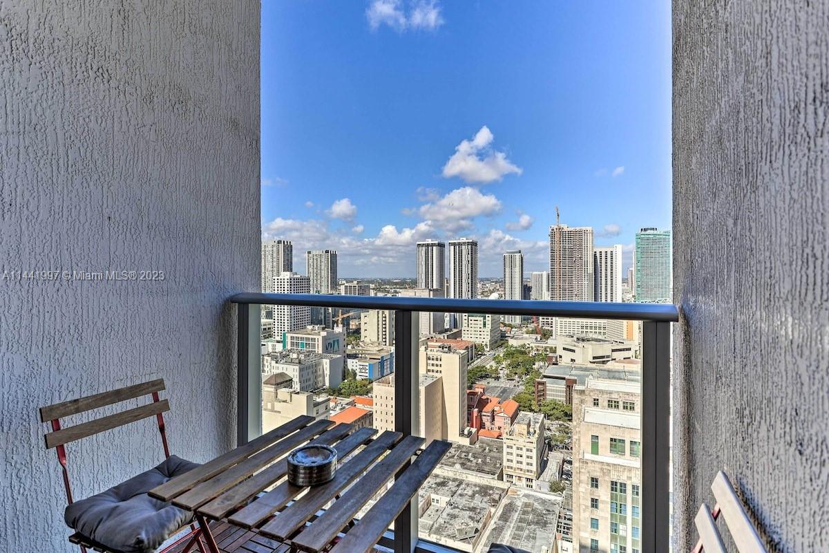 151 SE 1st # 3008