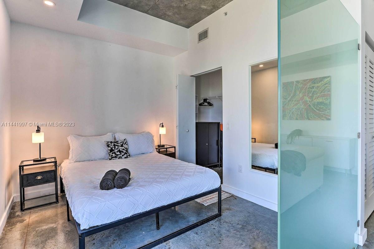 151 SE 1st # 3008