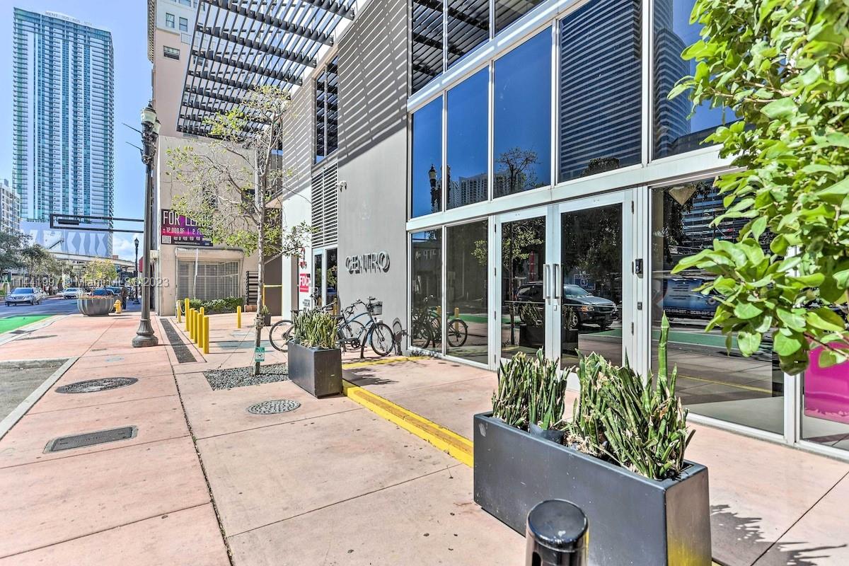 151 SE 1st # 3008