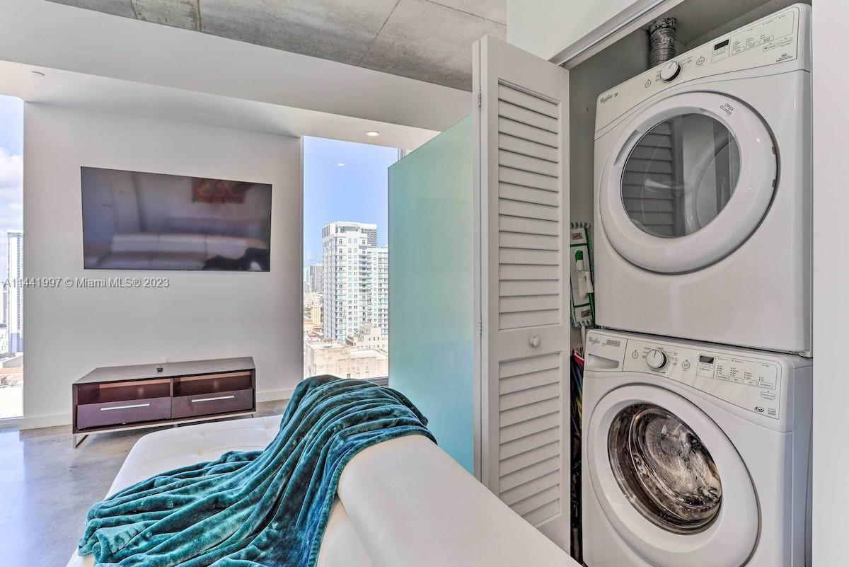 151 SE 1st # 3008