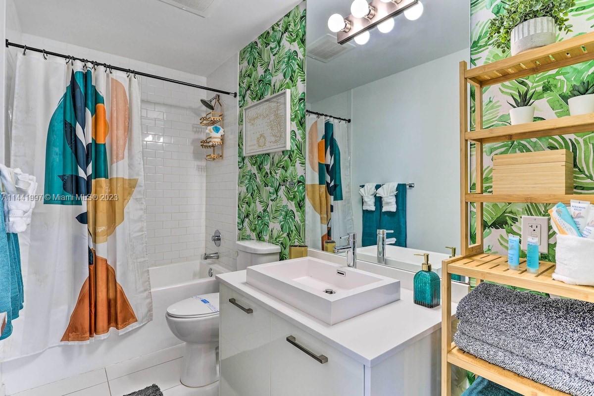 151 SE 1st # 3008