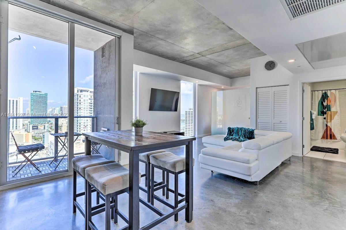 151 SE 1st # 3008