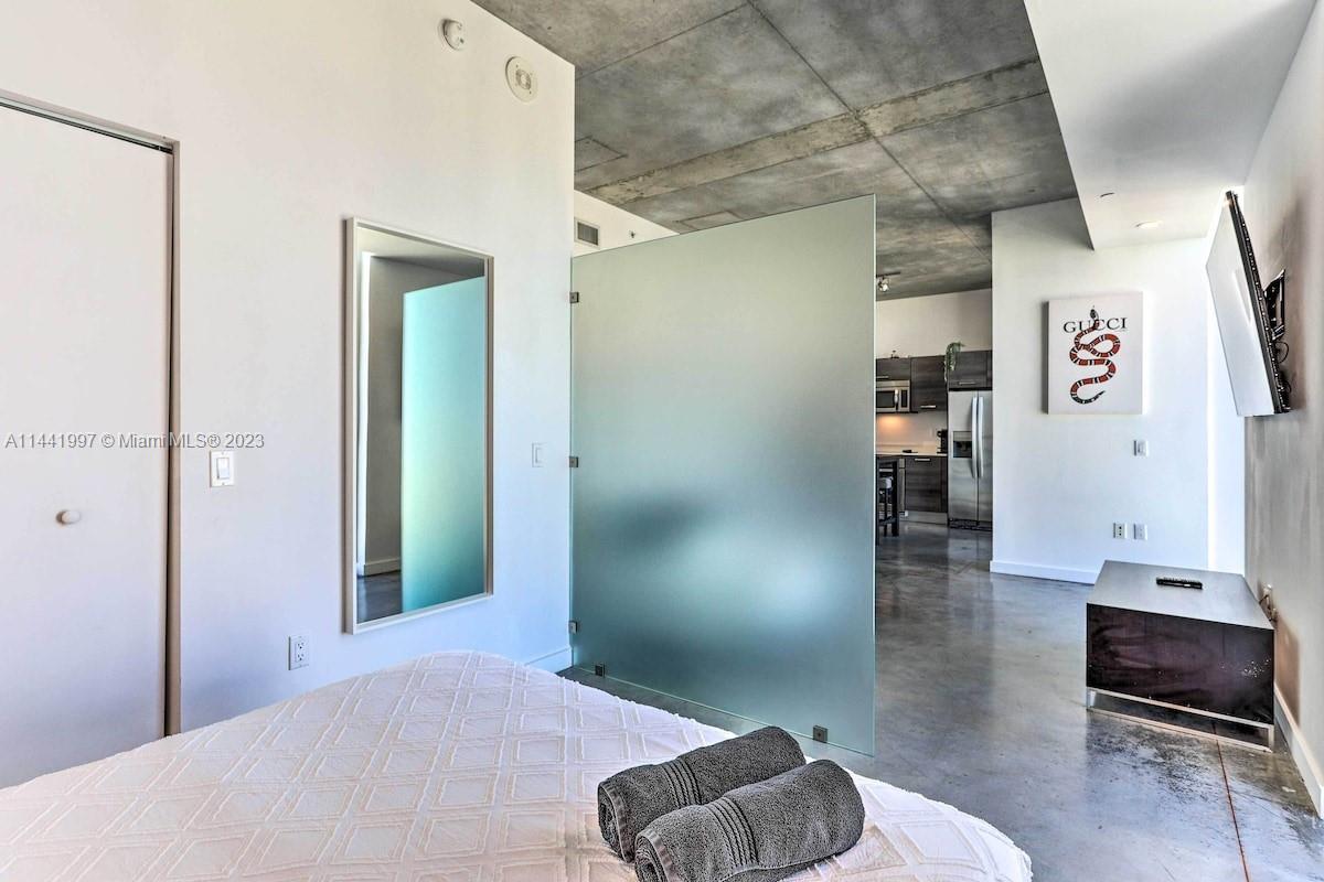 151 SE 1st # 3008
