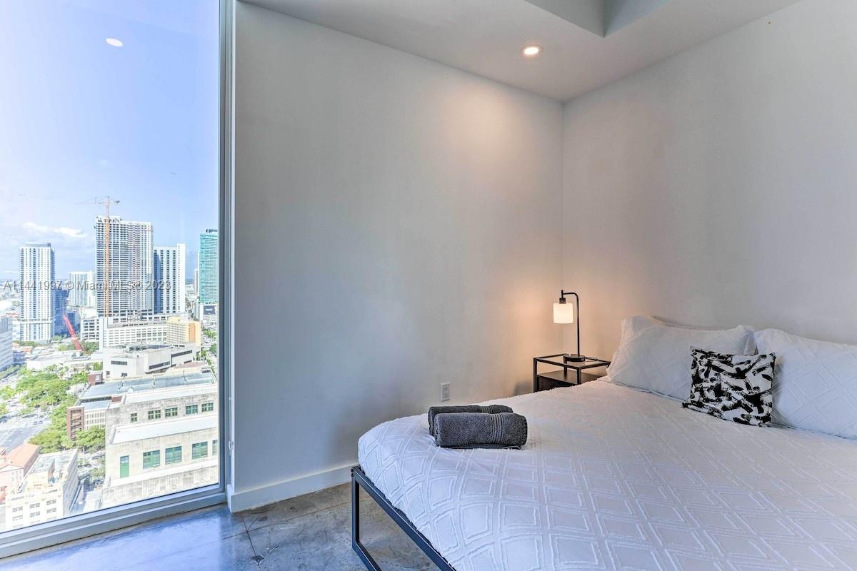 151 SE 1st # 3008
