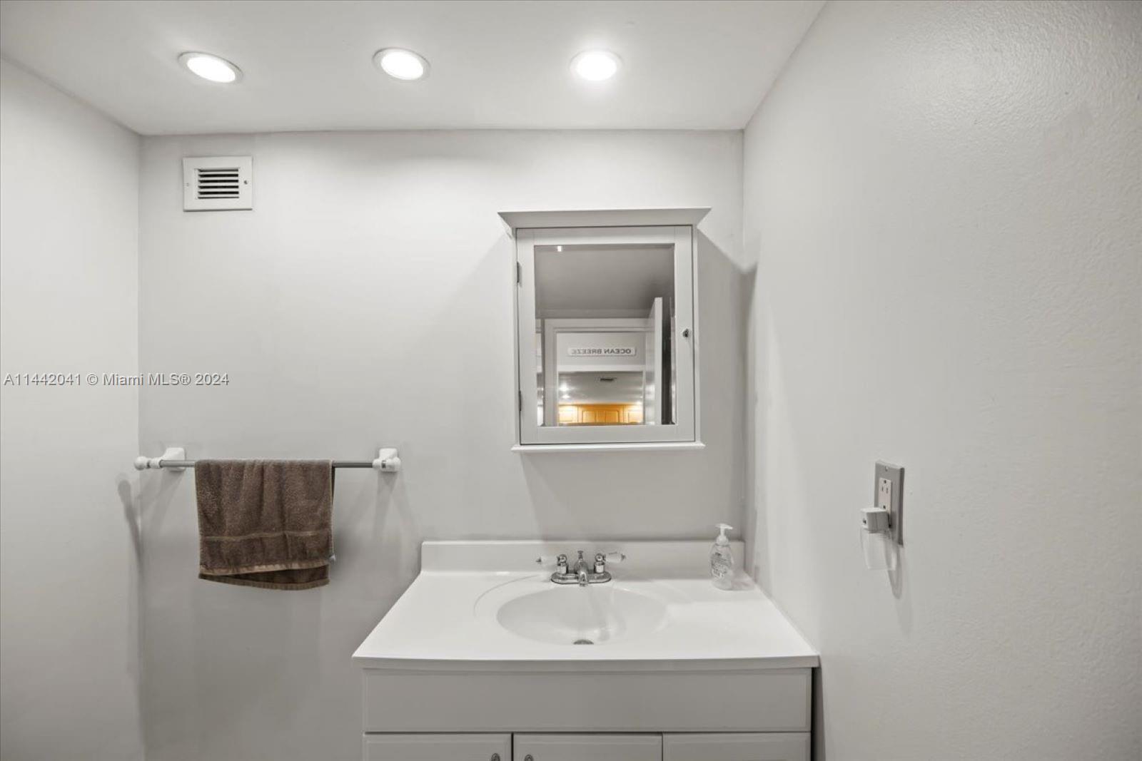3140 S Ocean Dr Unit: 207