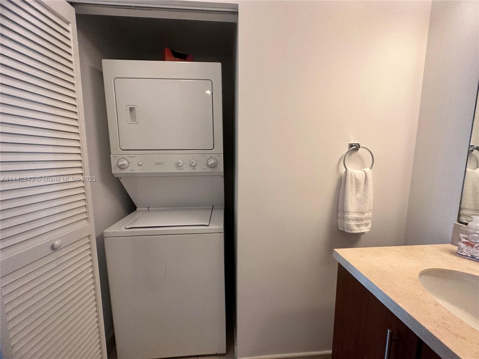 1111 SW 1st Ave Unit: 1823-N