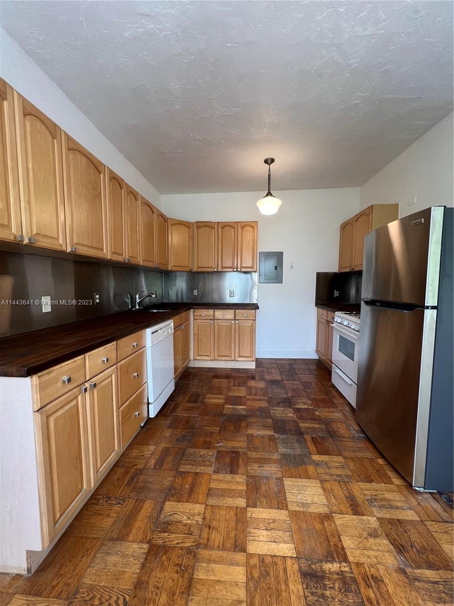 4035 N Meridian Ave # 205