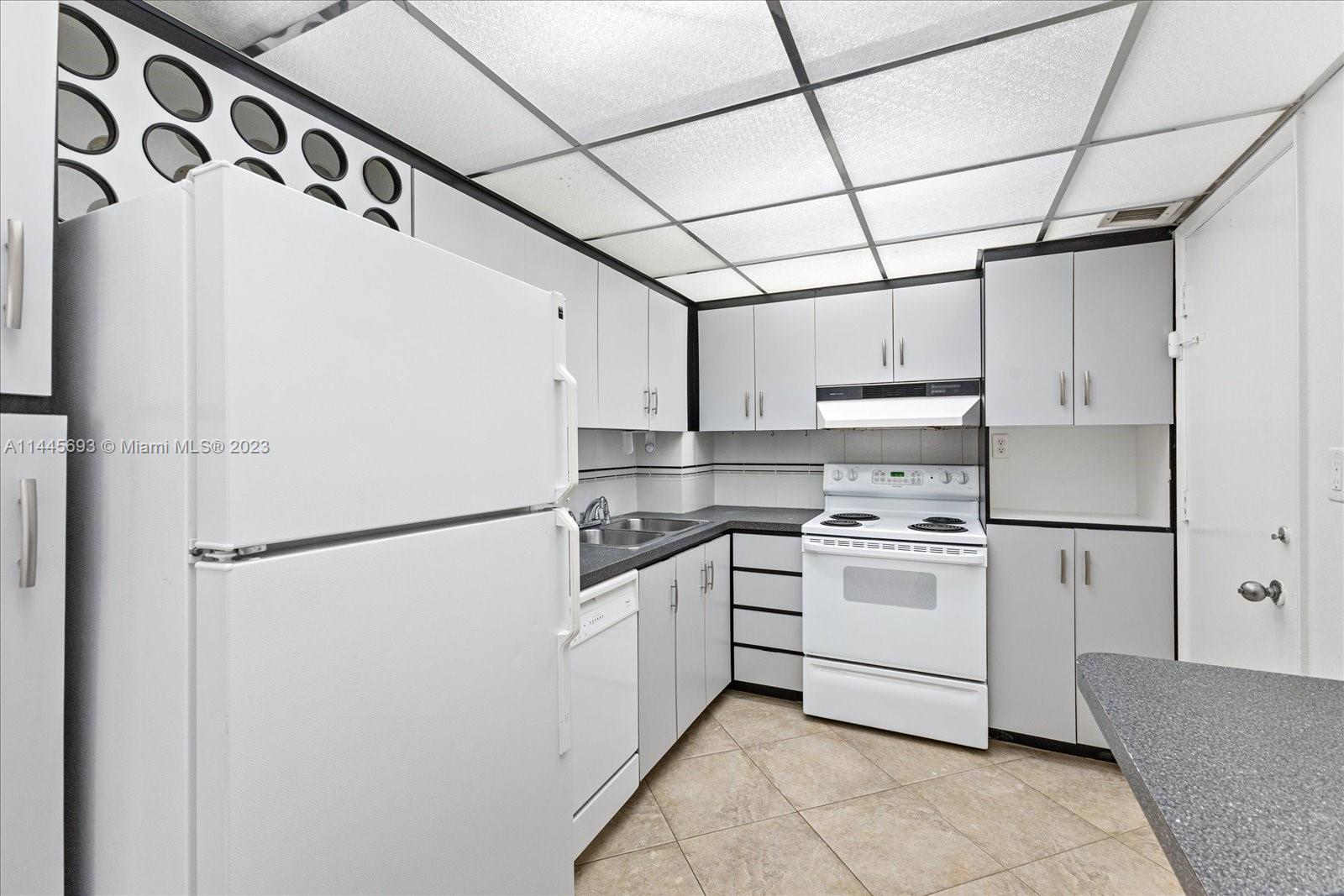 5005 Collins Ave Unit: 607